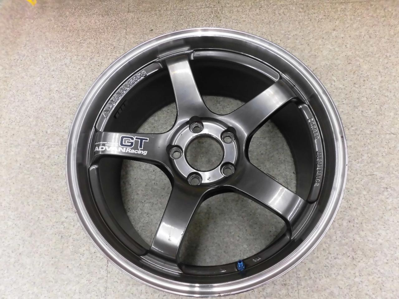 YOKOHAMAADVAN Racing GT 18 inches aluminum wheels
