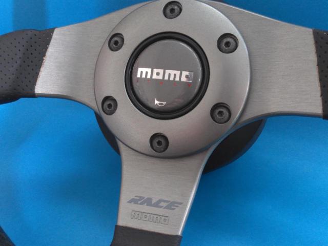 momo RACE ステアリング