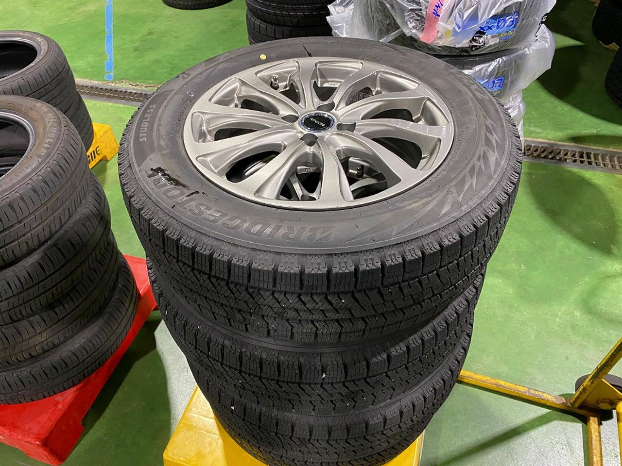 88BRIDGESTONE BALMINUM TR10 + BRIDGESTONE BLIZZAK VRX2 195 / 65R16 2022 Four