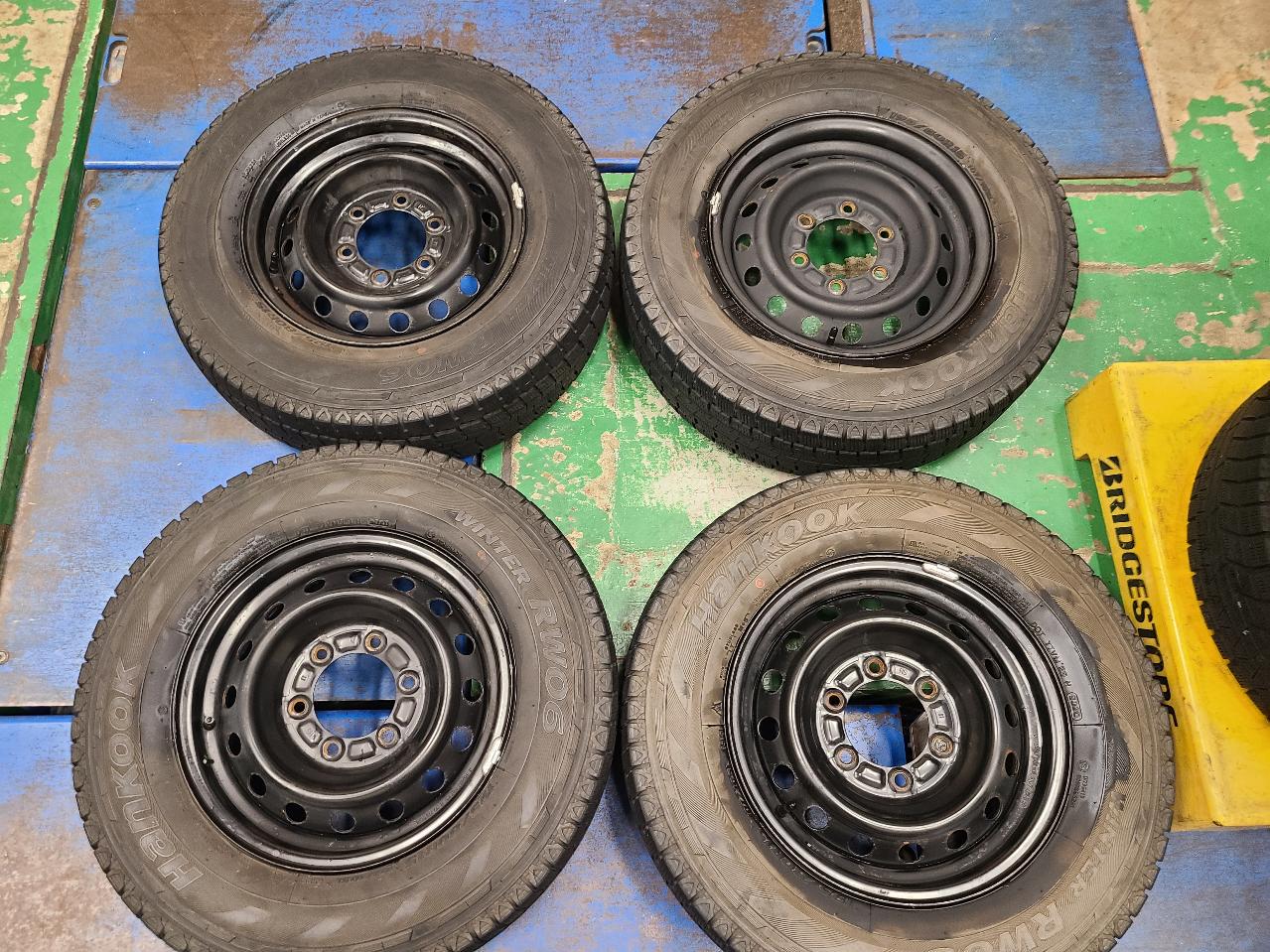 Genuine Toyota 200 Series Hiace + HANKOOK WINTER RW06