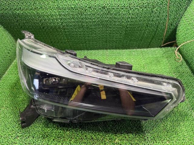 ホンダ純正 WR-V純正ヘッドライト左右