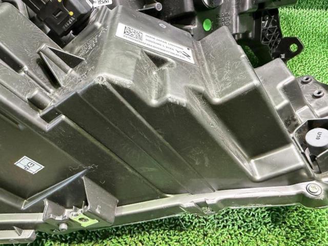 ホンダ純正 WR-V純正ヘッドライト左右