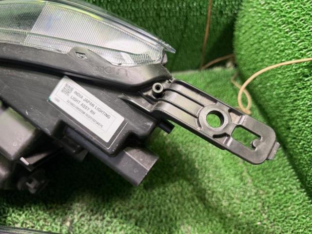 ホンダ純正 WR-V純正ヘッドライト左右