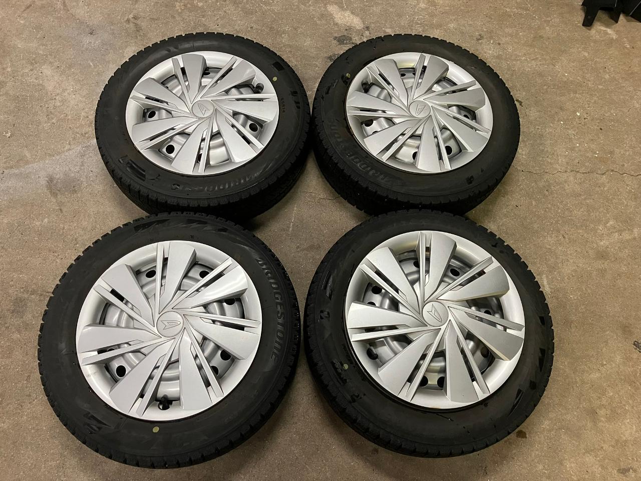 Unknown manufacturer 14-inch steel wheels + BRIDGESTONE BLIZZAK VRX2