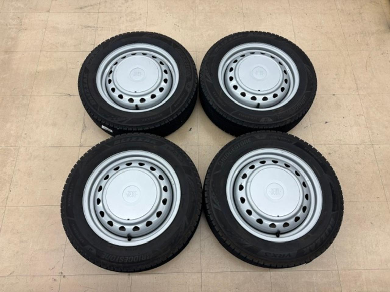 BRIDGESTONE JECT + BRIDGESTONE BLIZZAK VRX2