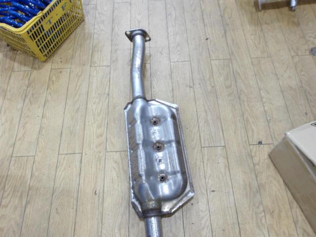 SUBARU
WRX
STI
Genuine intermediate muffler