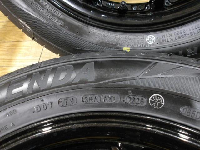 With new tires!
HOT
STUFF (Hot Stuff)
G-04
+
KENDA (Kenda)
KR 203
