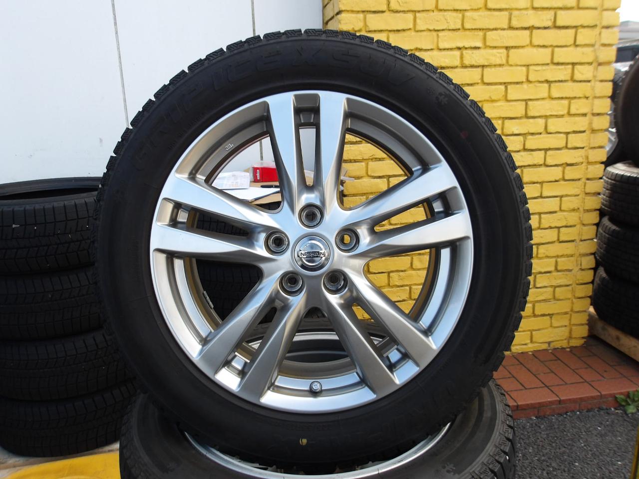Nissan genuine Elgrand E52 early model genuine wheels + GRIP MAX ICE X SUV