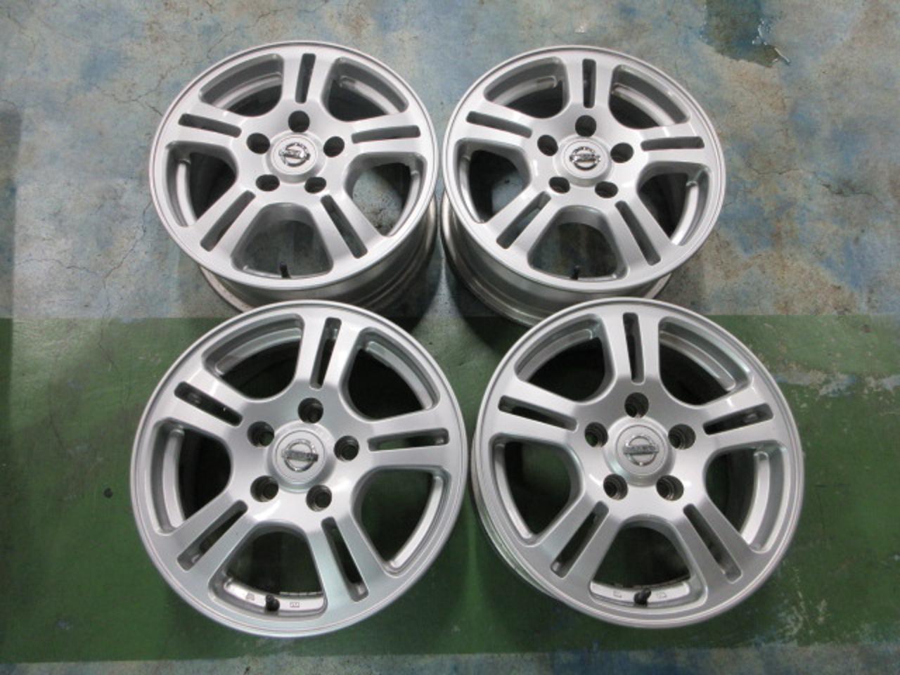 Nissan Serena? Teana? Genuine 15 inches wheel