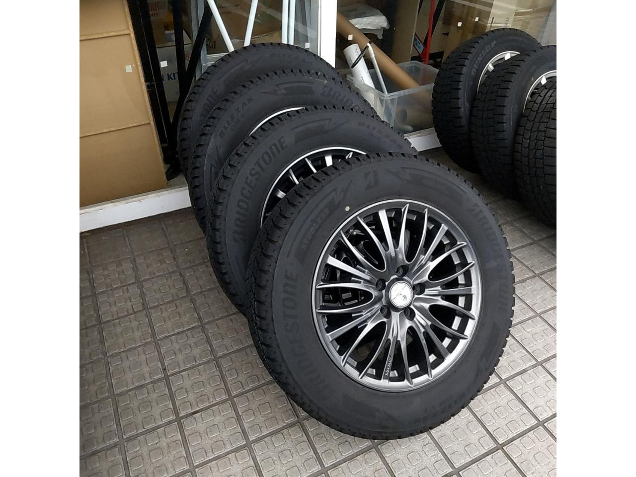 24-year-old studded tires with plenty of tread left! For CX-5/8 and T32 X-Trail! WORKPROMISING + BRIDGESTONE BLIZZAK DM-V3