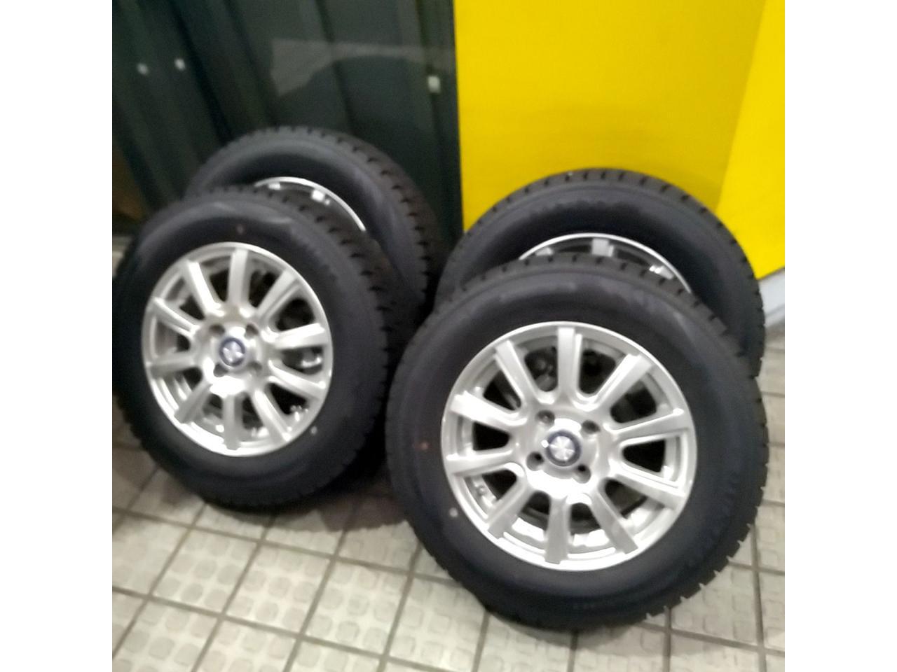 2025 model winter tires with plenty of tread left! Spoke wheels from an unknown manufacturer, suitable for Aqua /Vitz, etc. + DUNLOP WINTERMAXX WM02
