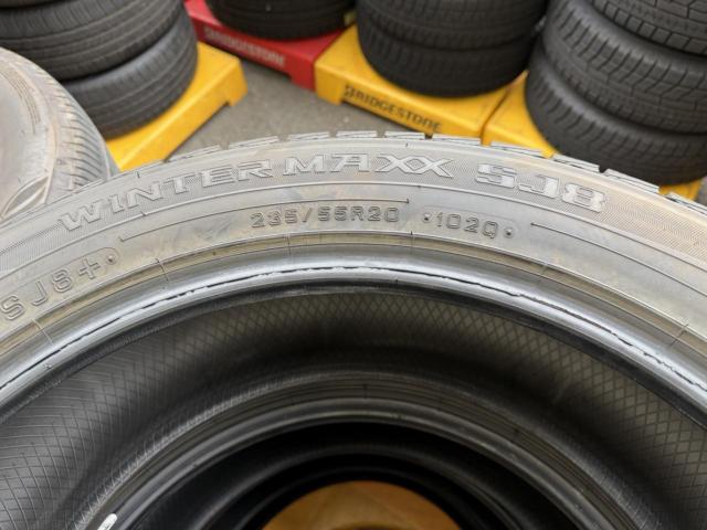 DUNLOP
WINTERMAXX
SJ8 +
235 / 55R20
102Q
4 pieces set
