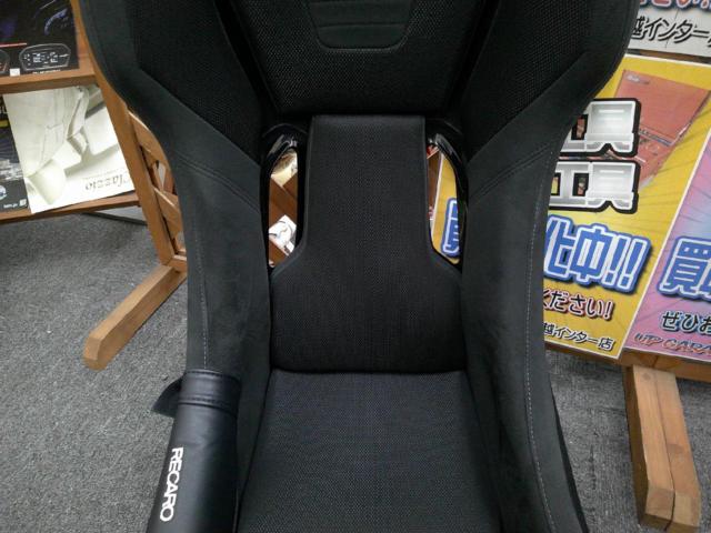 RECARO
RSS
BK
Kamui
Black
x
Brilliant Mesh
Black
+
Side protector
+
Belt guide