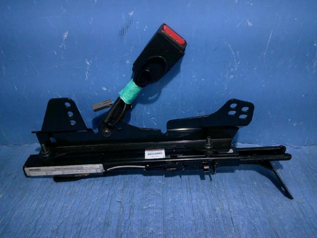 RECARO (Recaro)
Ultra-low position base frame
RSS
UL
R2082.014.2
RH (driver's seat side)
ND5
Roadster]