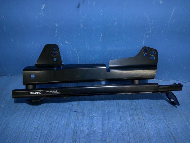RECARO (Recaro)
Ultra-low position base frame
RSS
UL
R2082.014.2
RH (driver's seat side)
ND5
Roadster]