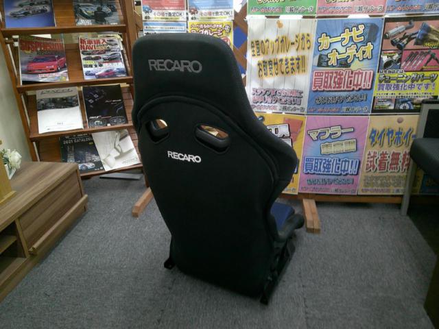 RECARO
RS-G
GK
BL / BK
+
Backrest cover
+
Side adapter set