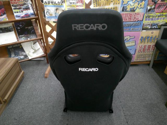 RECARO
RS-G
GK
BL / BK
+
Backrest cover
+
Side adapter set