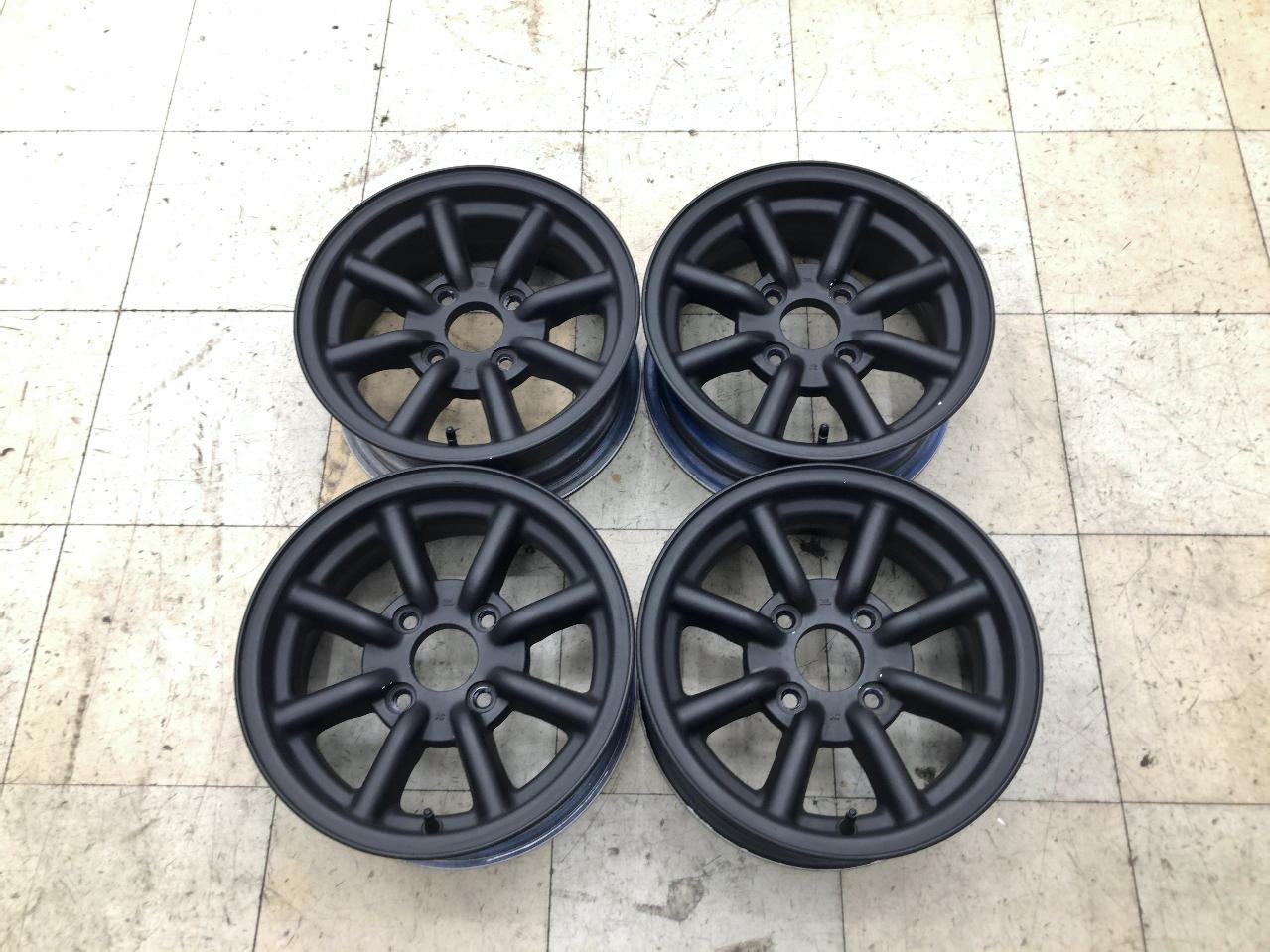 Unknown Manufacturer 8-spoke wheels