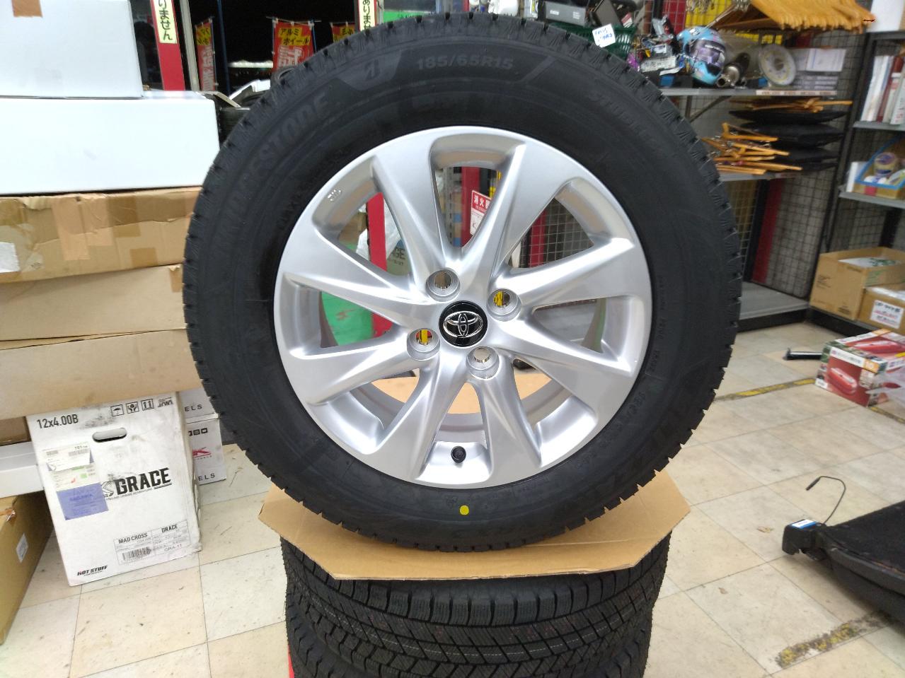 TOYOTA MXPK11 Aqua Z grade genuine wheel + BRIDGESTONE BLIZZAK VRX3