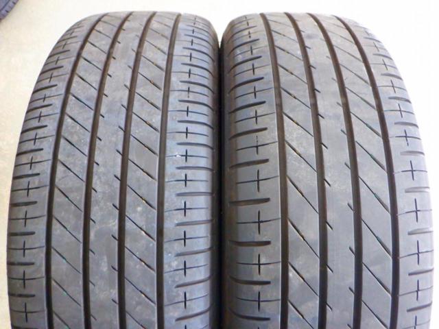 3 Toyota
90 Series Voxy
Original wheel + TOYO
PROXES
R60