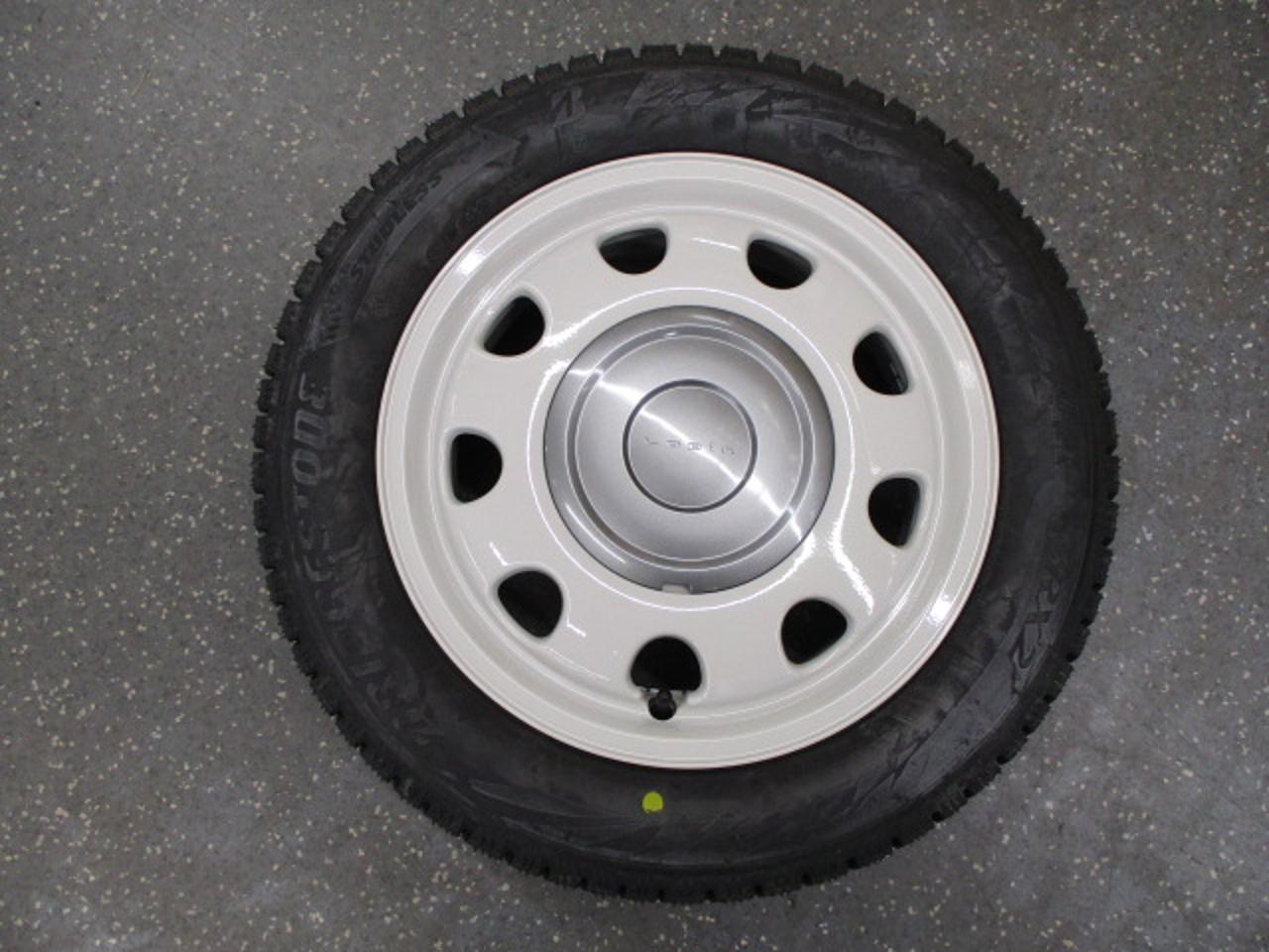 Even using parts from a Suzuki Lapin kei car, it looks stylish!! Genuine Suzuki parts. Suzuki Lapin LC/HE33S genuine wheels + BRIDGESTONE BLIZZAK VRX2