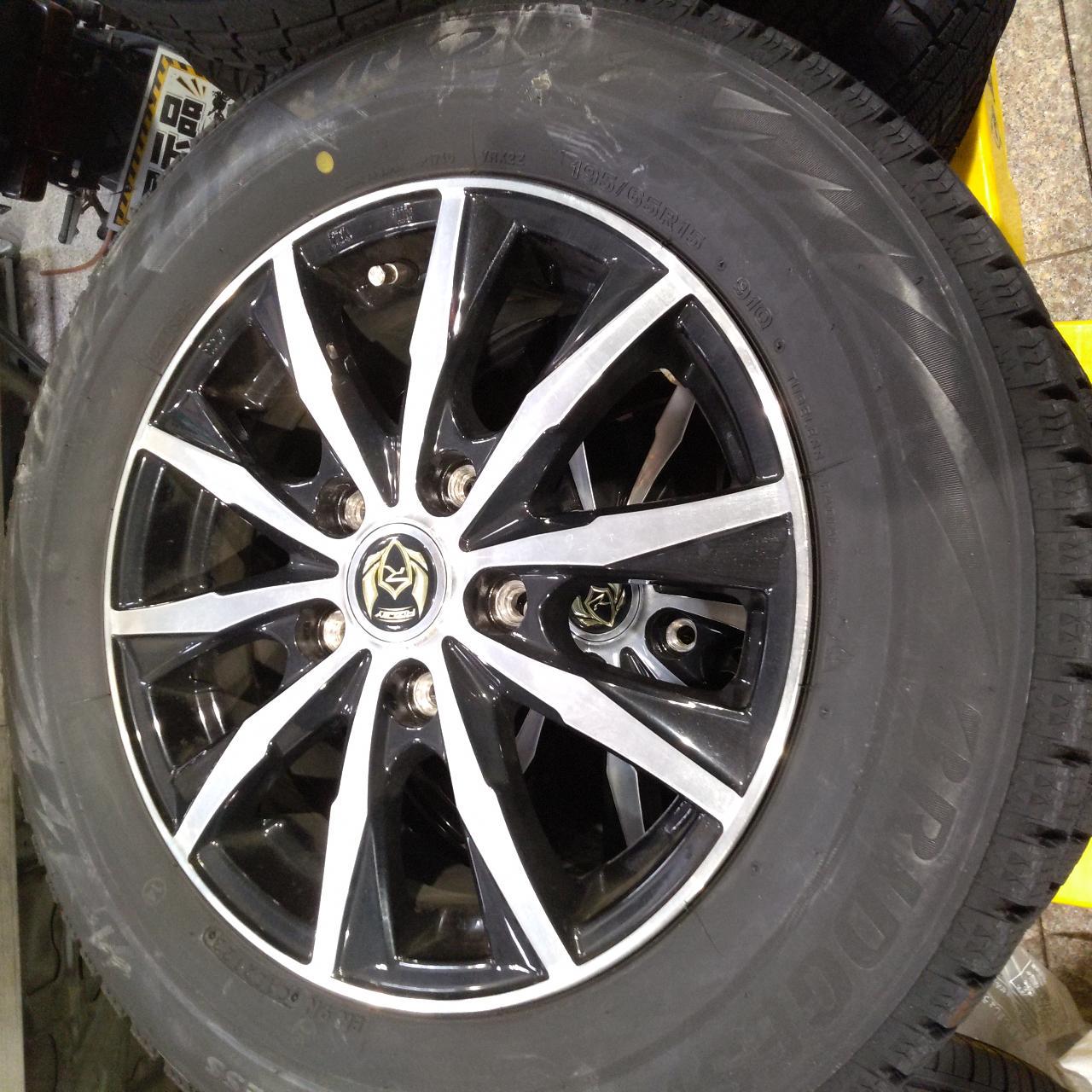 WEDS RIZLEY + BRIDGESTONE BLIZZAK VRX2
