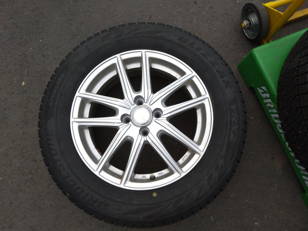 BRIDGESTONE ECO FORME + BRIDGESTONE BLIZZAK VRX2