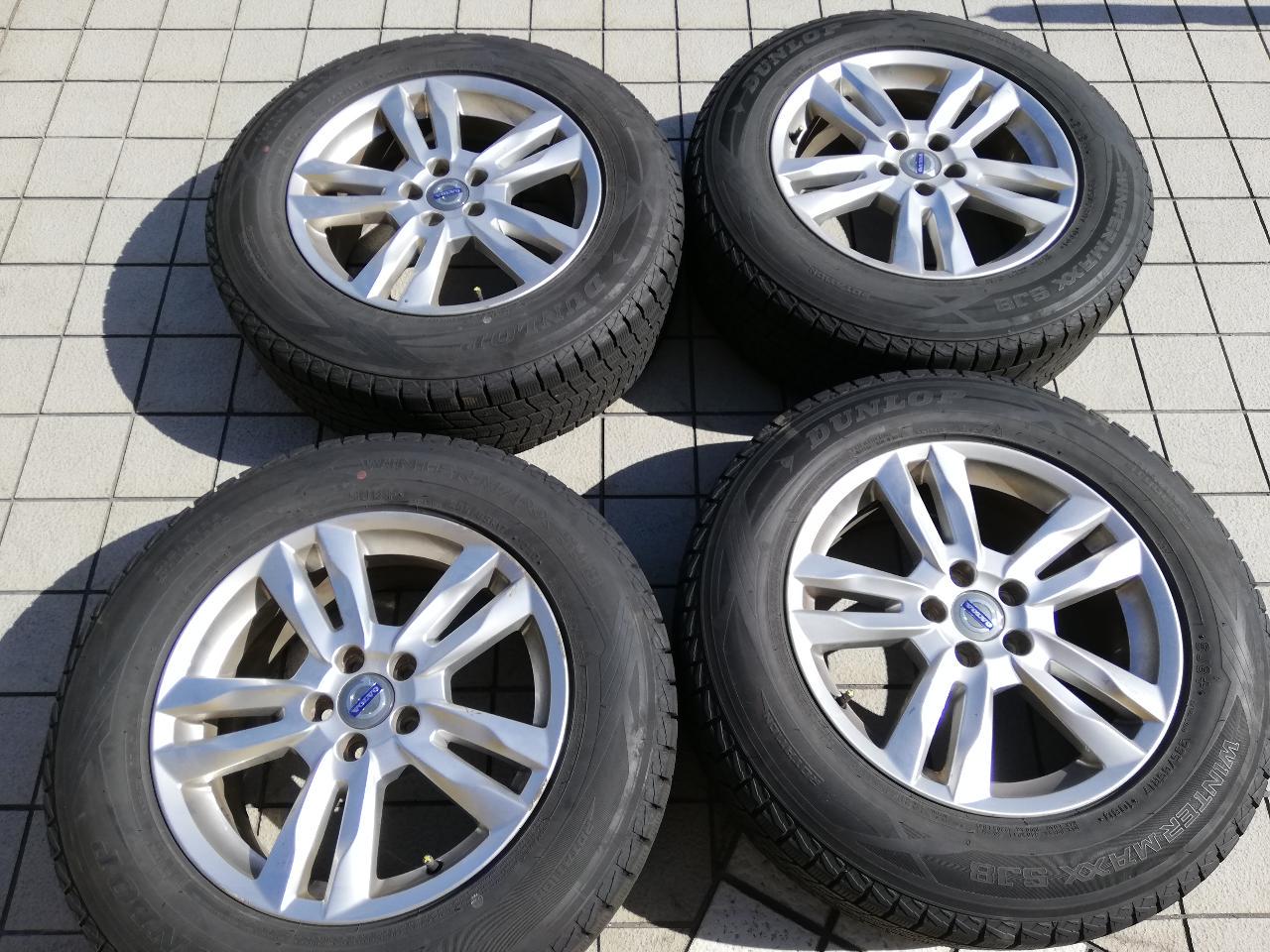 Genuine Volvo twin 5-spoke spokes + DUNLOPSJ8 235 / 65R17