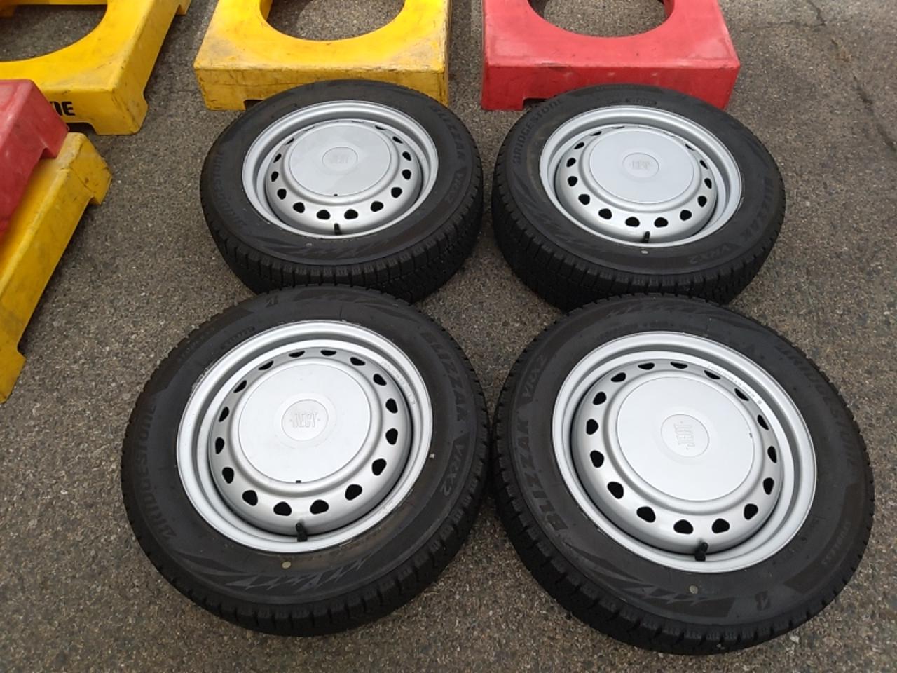 Vitz etc. !! BRIDGESTONE JECT Multi-PCD steel wheels + BRIDGESTONE BLIZZAK VRX2