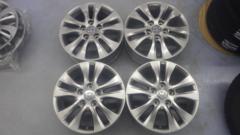 Toyota genuine parts
70 series Noah Voxy
Original wheel