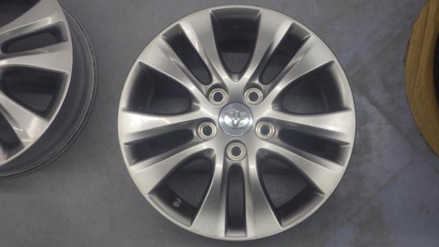 Toyota genuine parts
70 series Noah Voxy
Original wheel