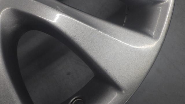 Toyota genuine parts
70 series Noah Voxy
Original wheel