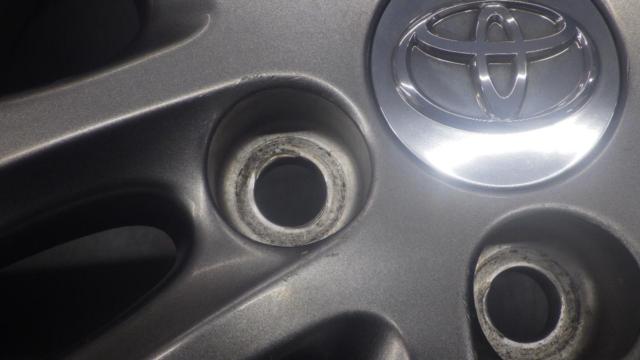 Toyota genuine parts
70 series Noah Voxy
Original wheel
