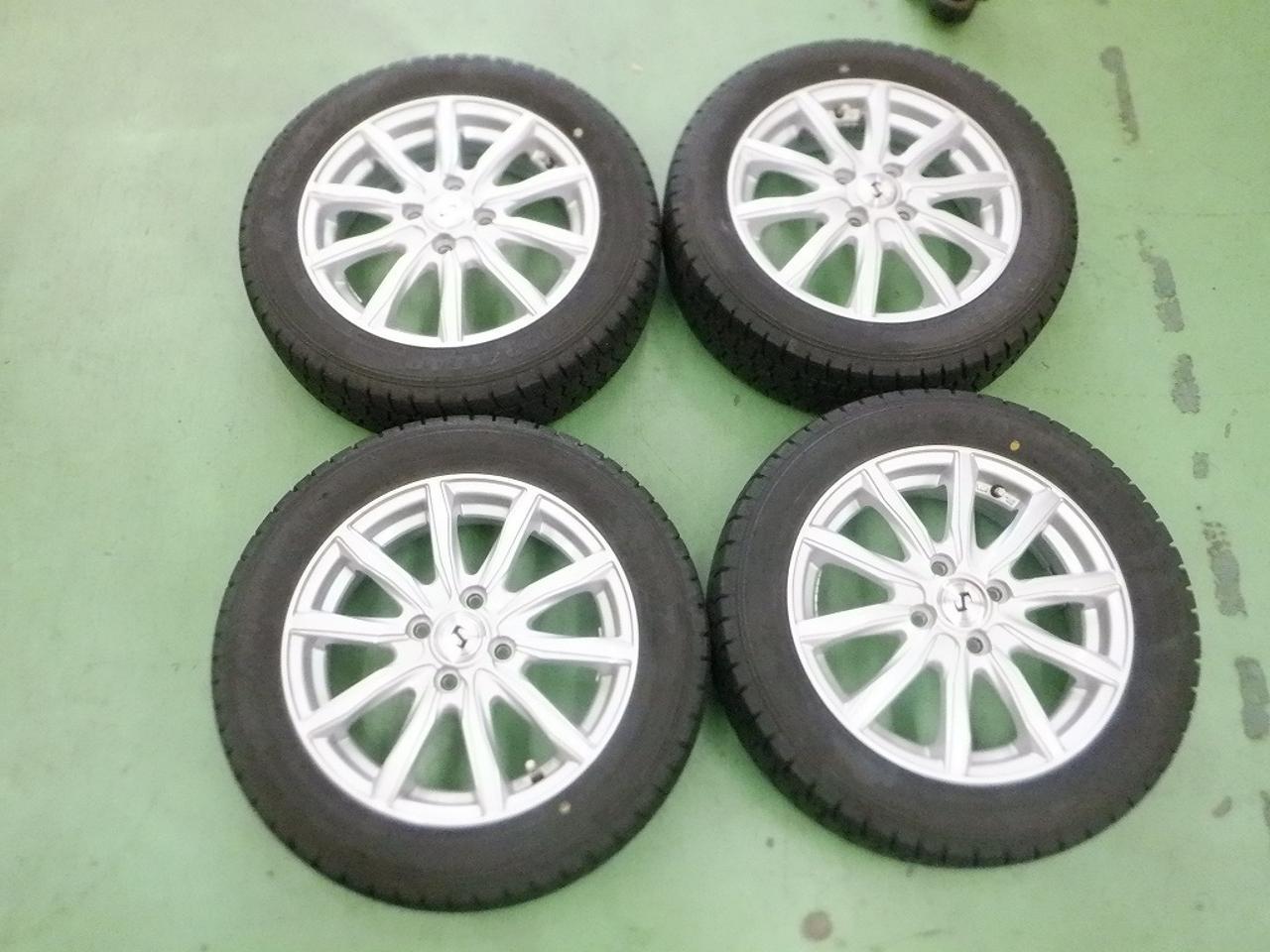 Used in a 2-tufted case! Manufacturer unknown. 10-spoke + GOODYEAR ICE NAVI 7