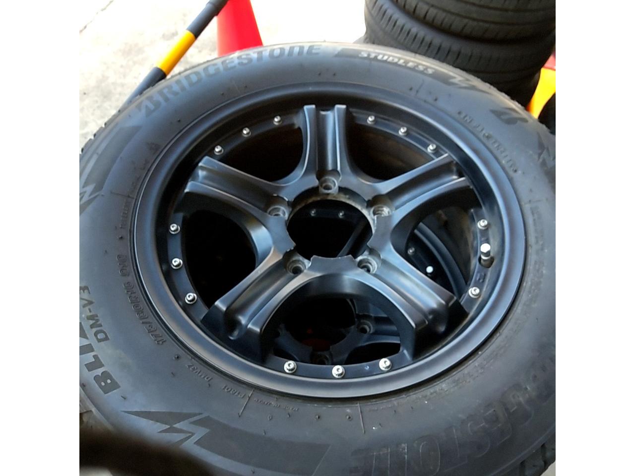 Unknown Manufacturer Alloy Wheels