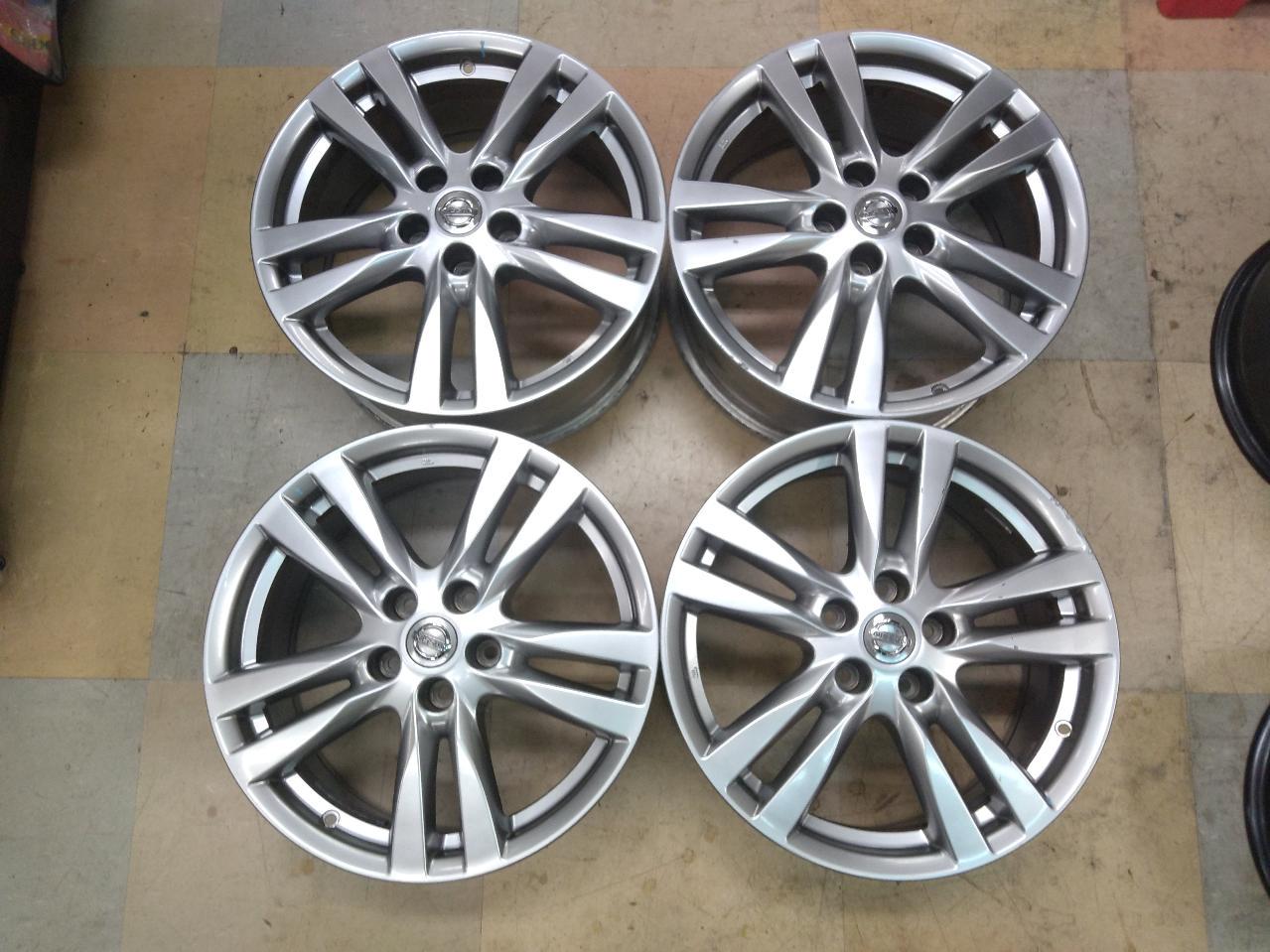 Genuine Nissan parts Elgrand / E52 Alloy Wheels