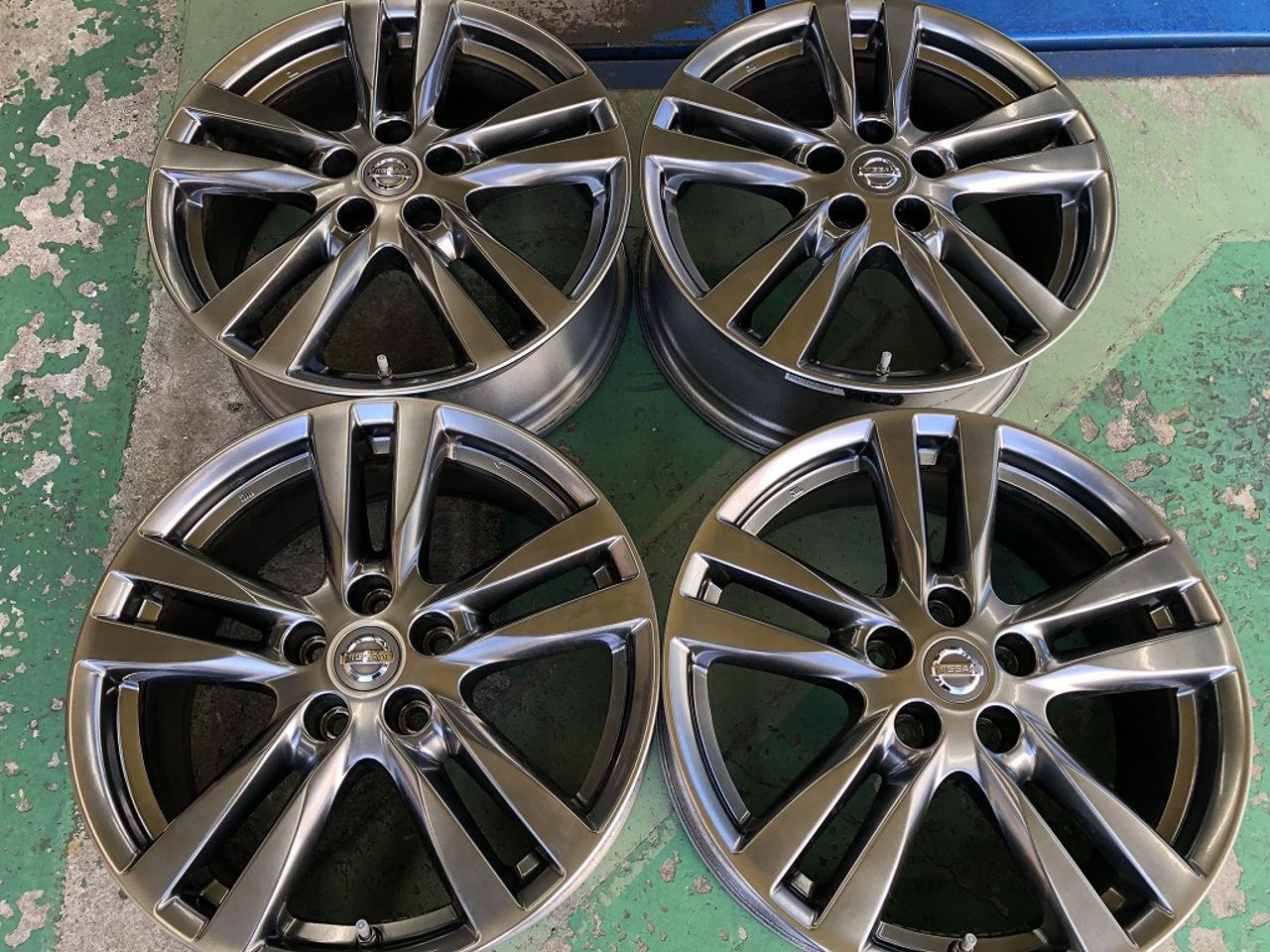 Nissan E52 Elgrand Previous period Highway Star Genuine Wheel