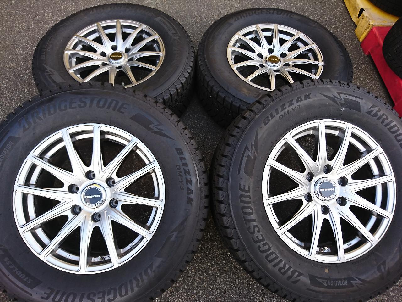 BRIDGESTONE BLIZZAK DM-V3 + HOT STUFF BISON BN-01
