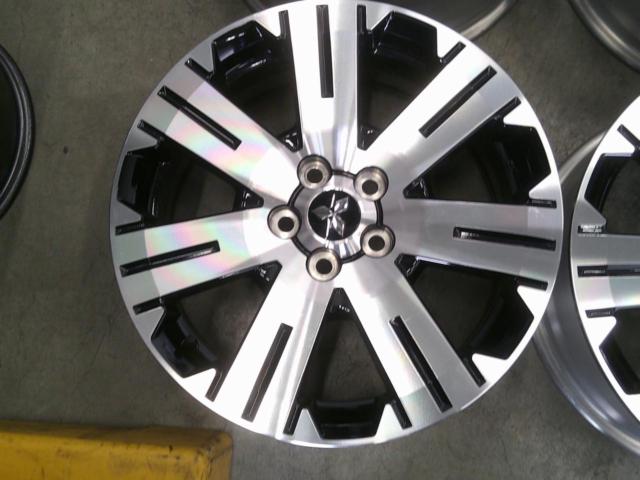 Mitsubishi
Delica D: 5 original wheel