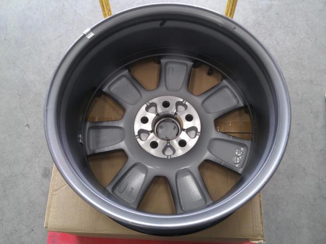 Mitsubishi
Delica D: 5 original wheel