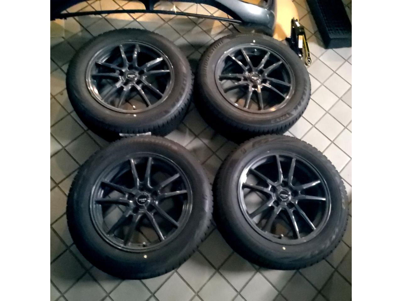 JAPAN SANYOZACK +BRIDGESTONEBLIZZAK VRX2 215 / 60R17 Manufactured in 2024