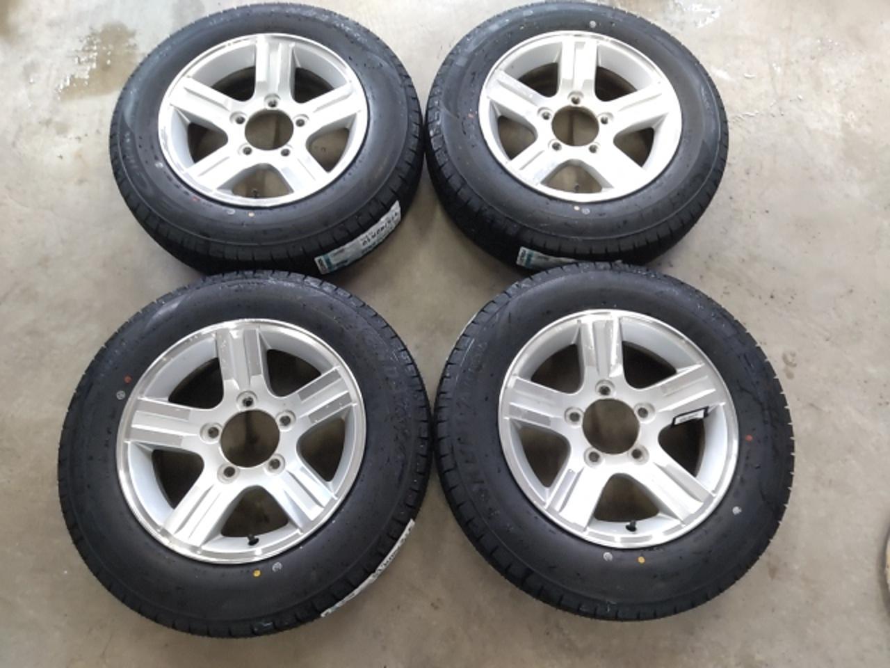Brand new studless tires included! Genuine Suzuki parts JB23W / Jimny Original aluminum wheel + KENDA KR36