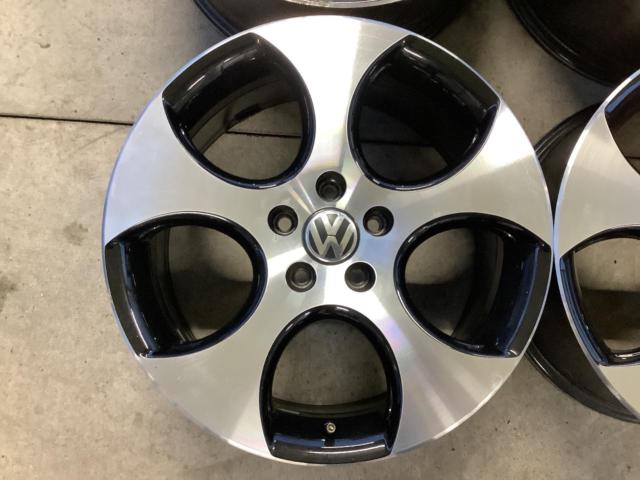 Volkswagen
Golf 6
GTI original wheel