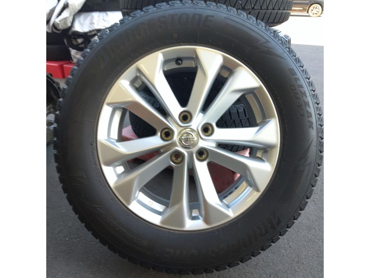 Genuine Nissan X-Trail 5-spoke wheels + Bridgestone DM-V3
