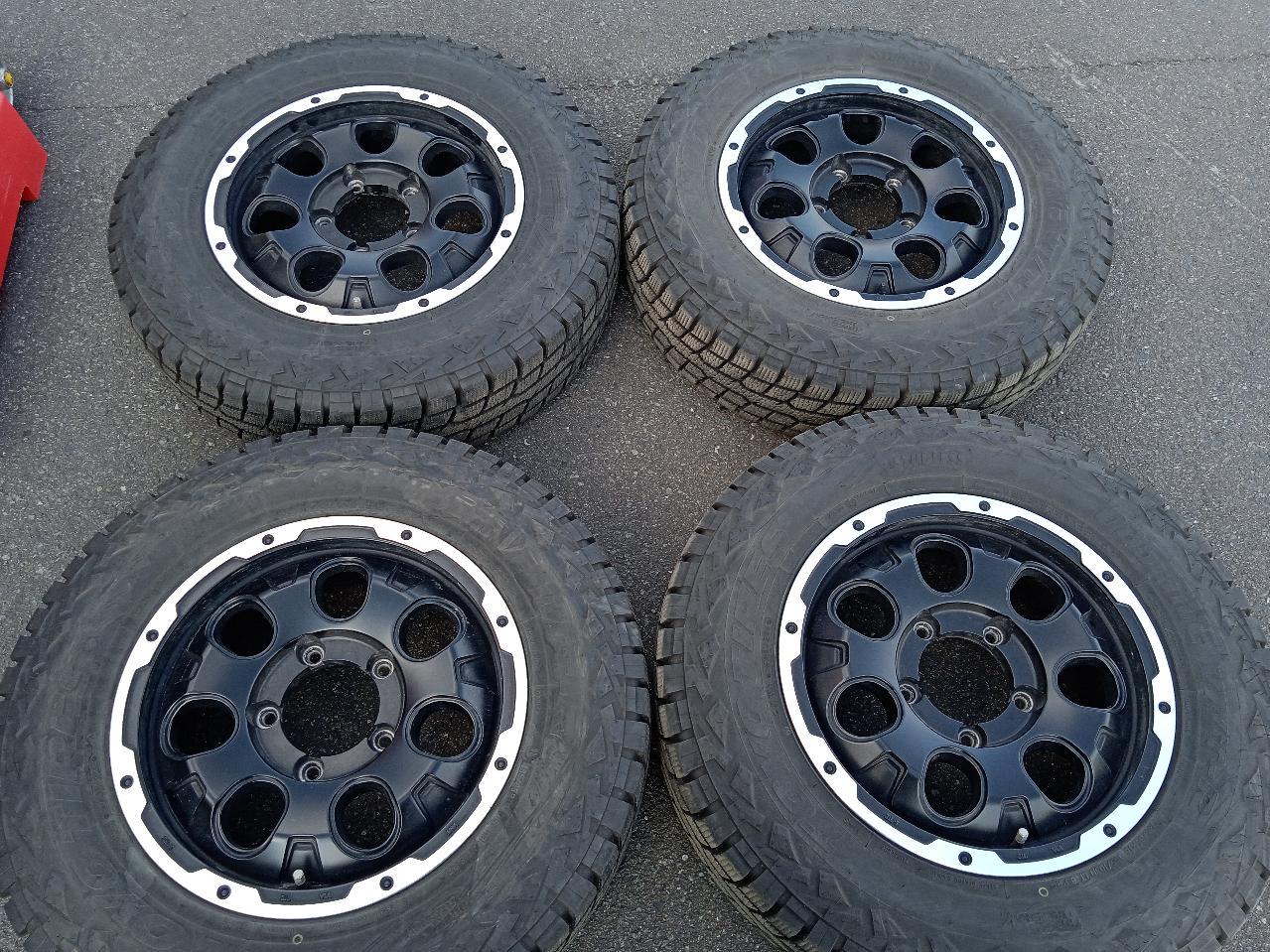Unknown manufacturer lotus root wheels + TOYOOBSERVE W / T-R 185 / 85R16