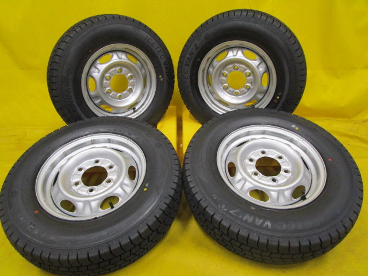 Comes with brand new studless tires!! NISSAN Caravan genuine steel wheel + KENDA ICETEC VAN'Z WR01