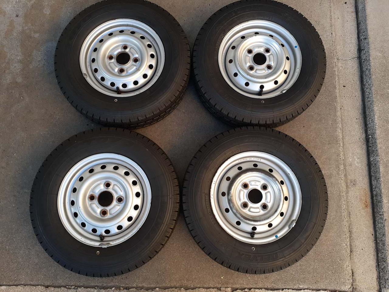 Unused tires, but with minor defects. Maker unknown Daihatsu Suzuki system Steel wheel + TOYO DELVEX 934 145 / 80R12 Made in 2020