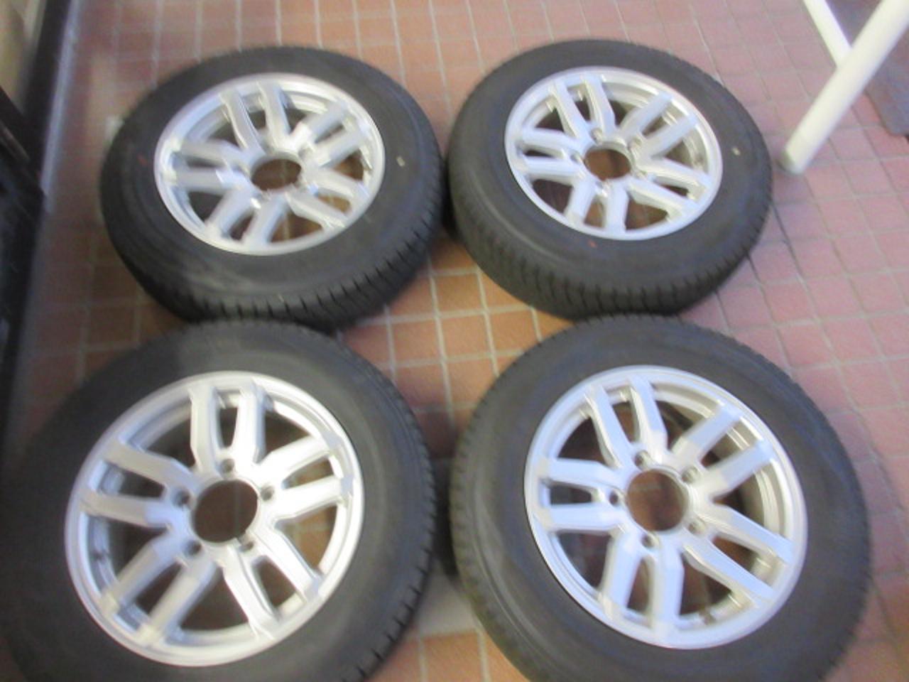 Unknown Manufacturer Twin 5-spoke wheel