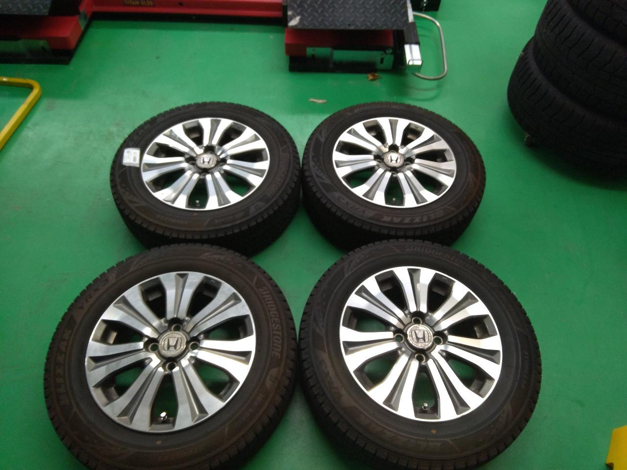 Spike original wheel + BRIDGESTONE BRIDGESTONE BLIZZAK VRX3 185 / 65R15