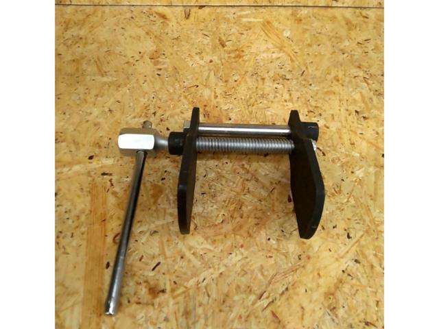 ASTRO
PRODUCTS Disc Brake Piston Tool
DT211